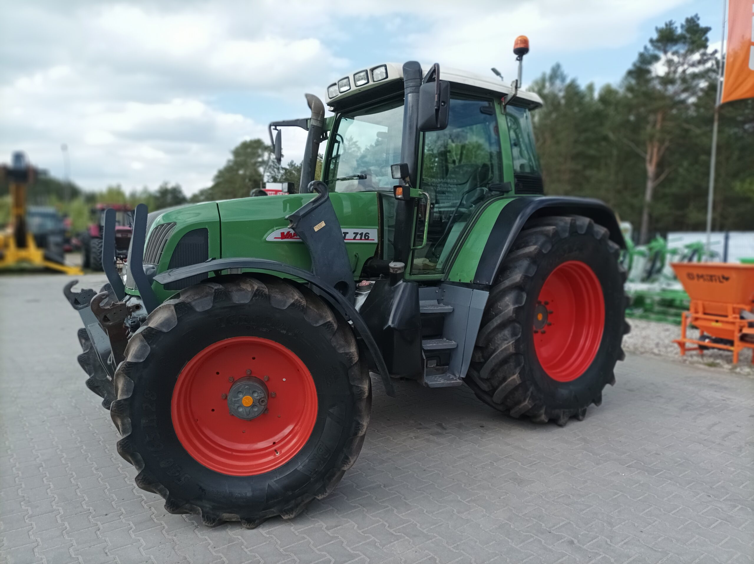 FENDT FAVORIT 716 VARIO