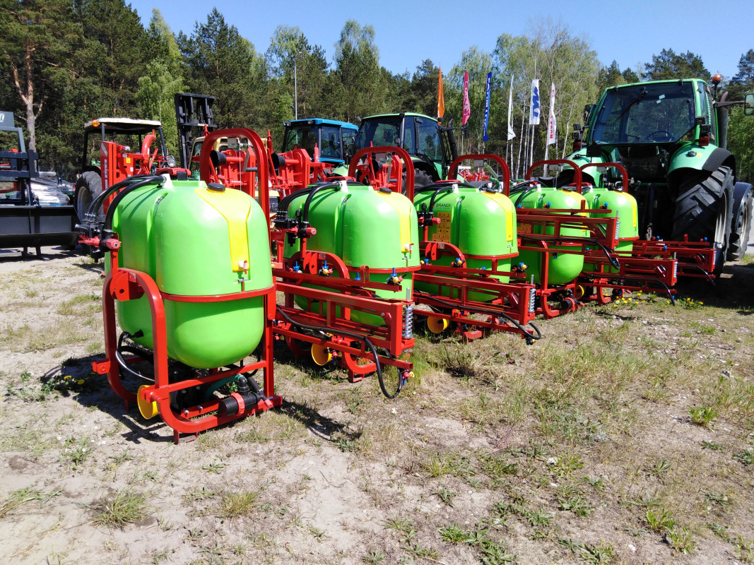 OPRYSKIWACZ ZAWIESZANY 400-600L