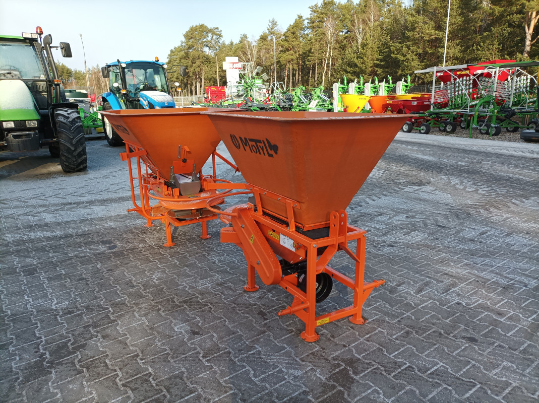 Rozsiewacz nawozów MOTYL firmy POM Augustów