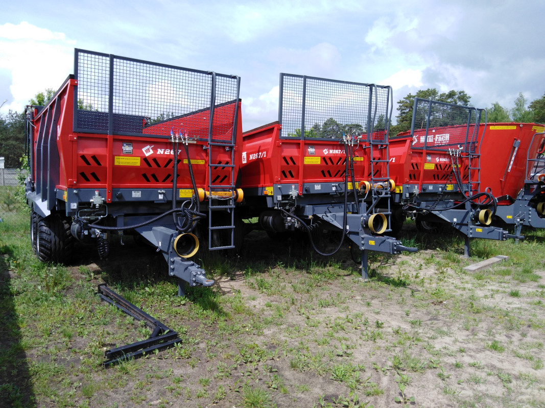 Wyprzedaż rozrzutników 8t firmy METAL-FACH